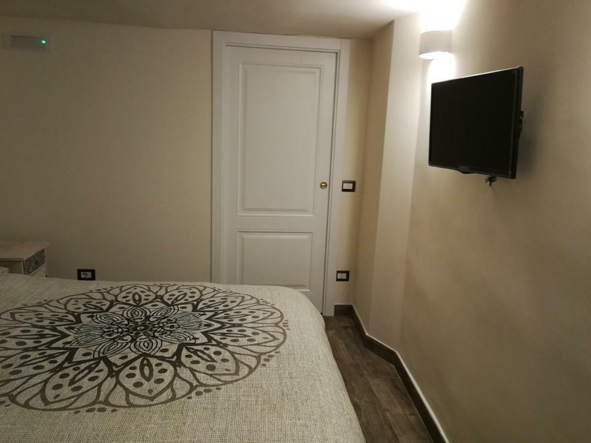 Apartamento Casa Di Gio - Duomo Nápoles Exterior foto